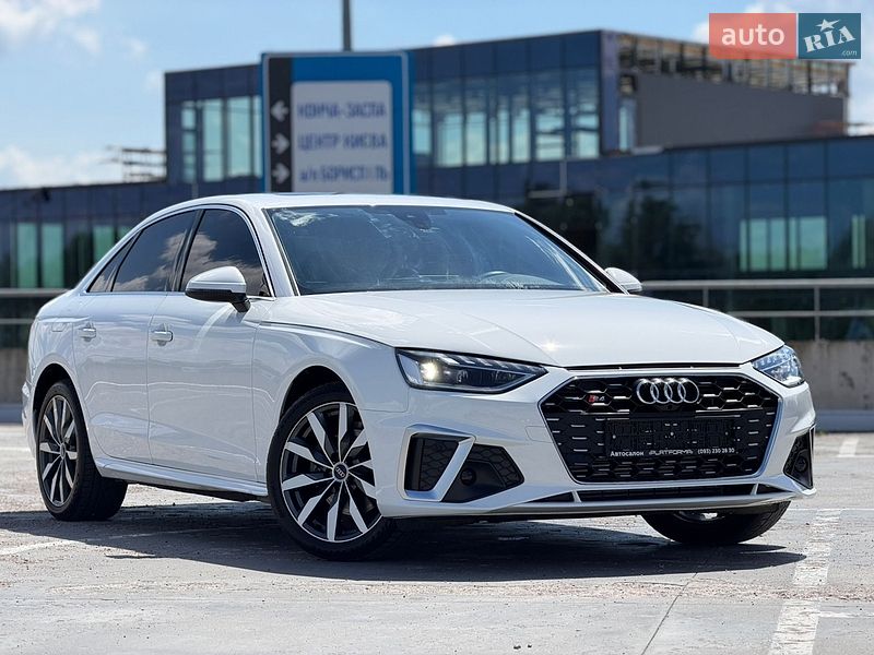 Седан Audi A4 2022 в Киеве