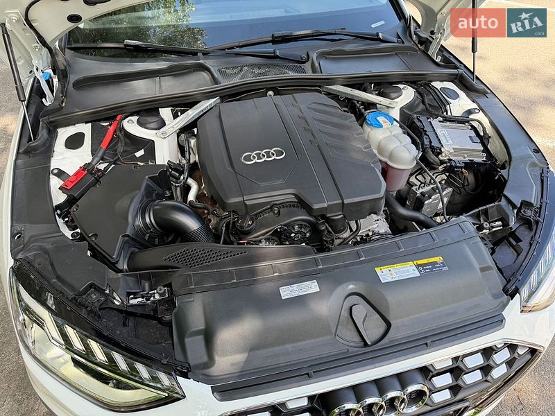 Седан Audi A4 2022 в Киеве