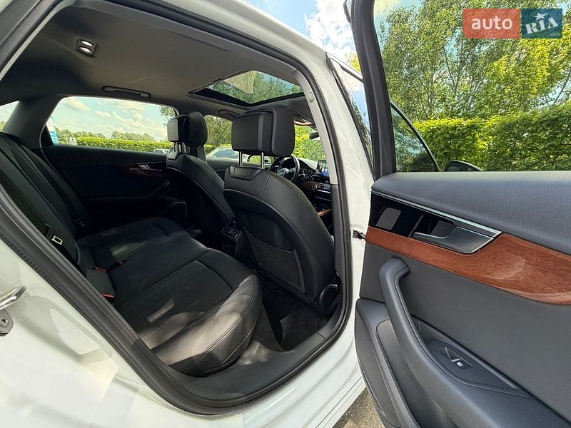 Седан Audi A4 2022 в Киеве