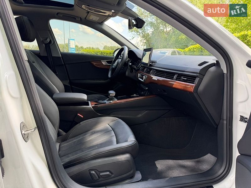 Седан Audi A4 2022 в Киеве