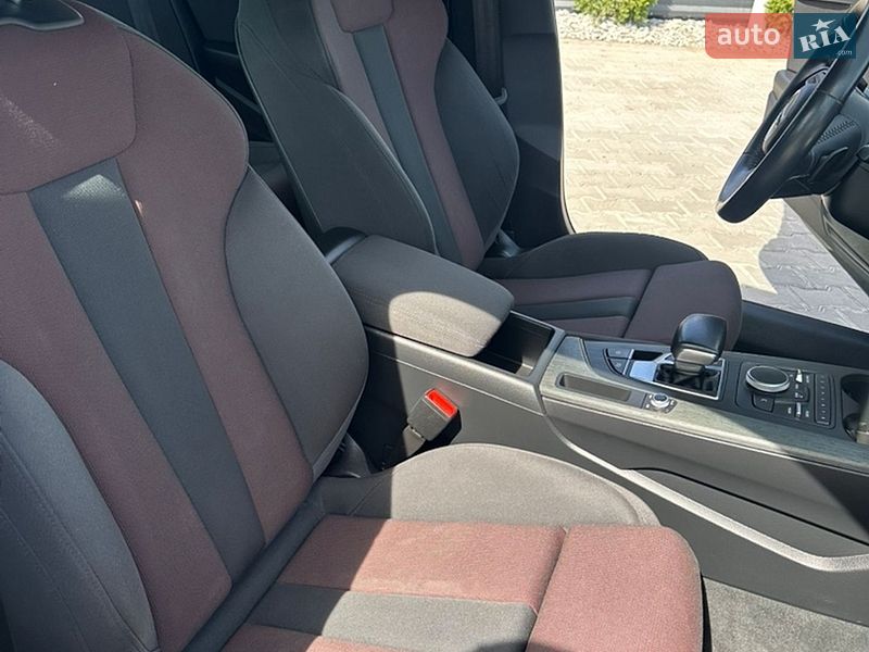 Седан Audi A4 2017 в Рівному