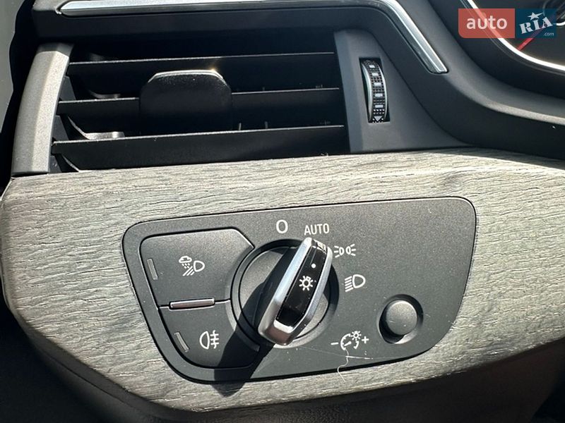 Седан Audi A4 2017 в Рівному