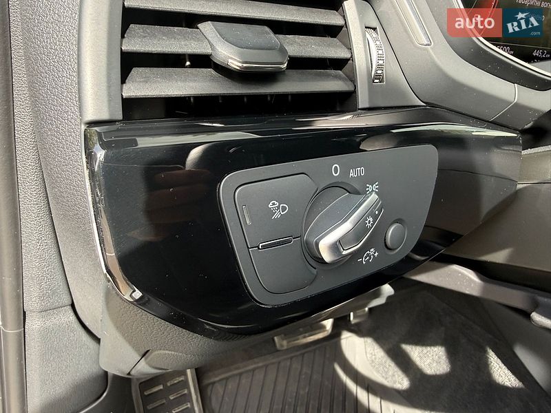 Седан Audi A4 2021 в Киеве