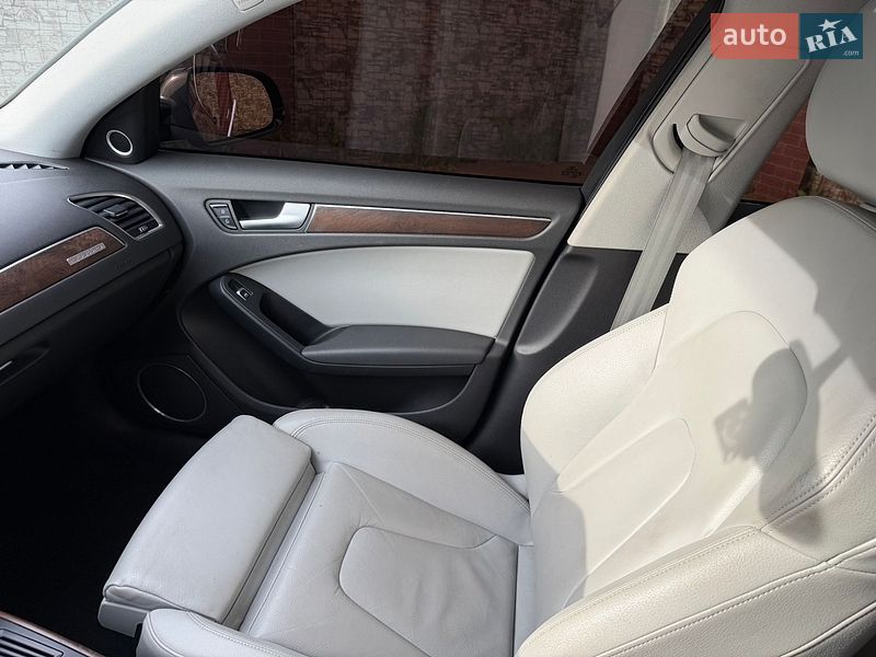 Седан Audi A4 2012 в Киеве