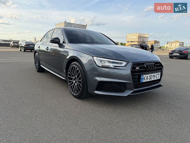 Седан Audi A4 2017 в Киеве