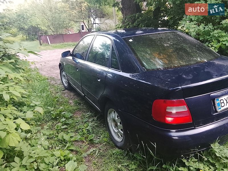 Седан Audi A4 1998 в Теофиполе