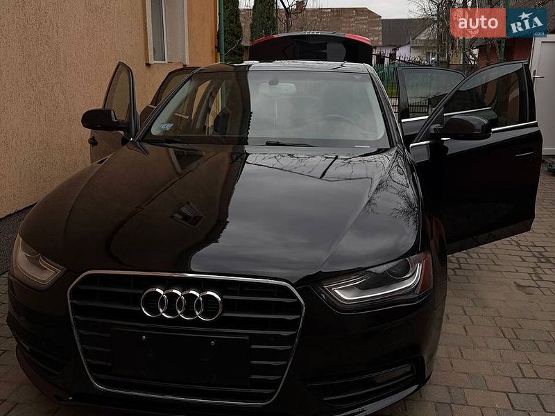 Седан Audi A4 2012 в Львове