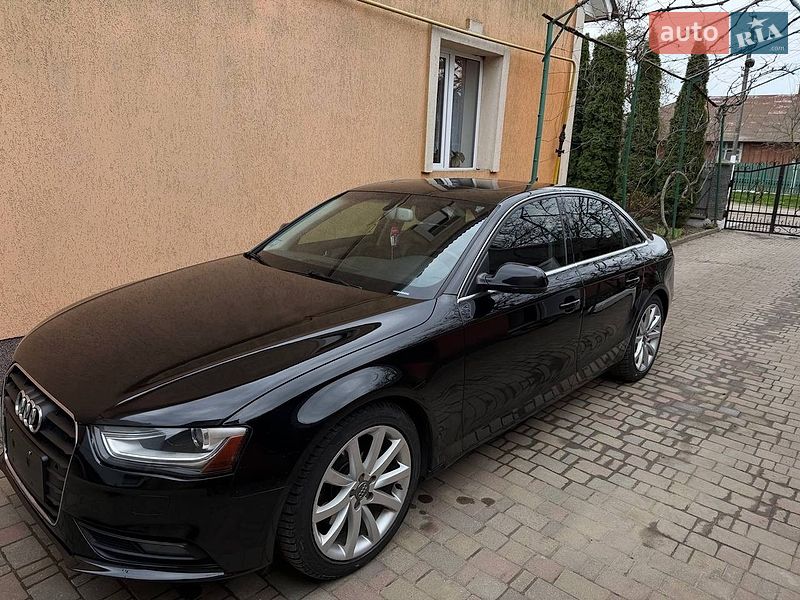 Седан Audi A4 2012 в Львове