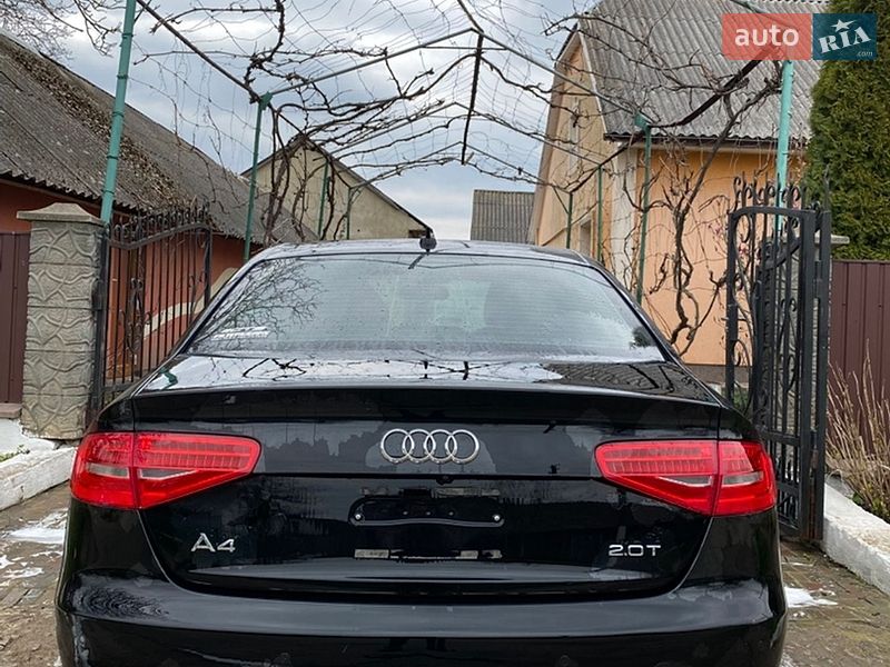Седан Audi A4 2012 в Львове