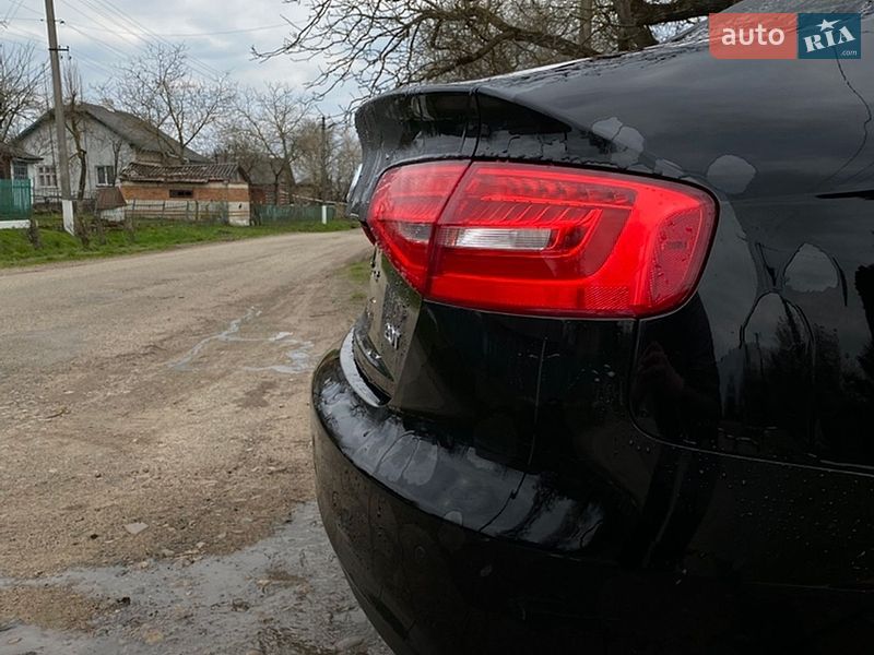 Седан Audi A4 2012 в Львове