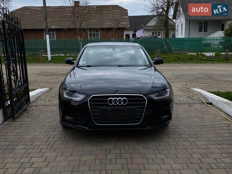 Седан Audi A4 2012 в Львове