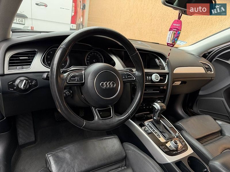 Седан Audi A4 2012 в Львове