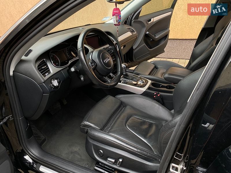 Седан Audi A4 2012 в Львове