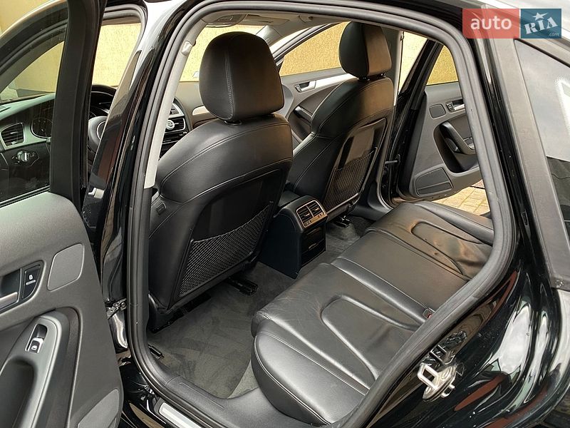 Седан Audi A4 2012 в Львове