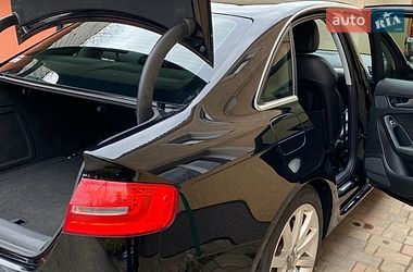 Седан Audi A4 2012 в Львове