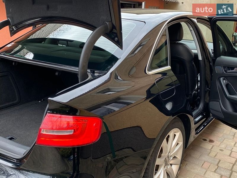 Седан Audi A4 2012 в Львове