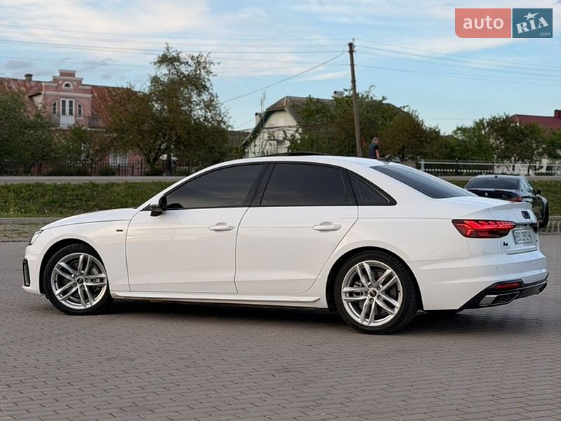 Седан Audi A4 2023 в Бучачі