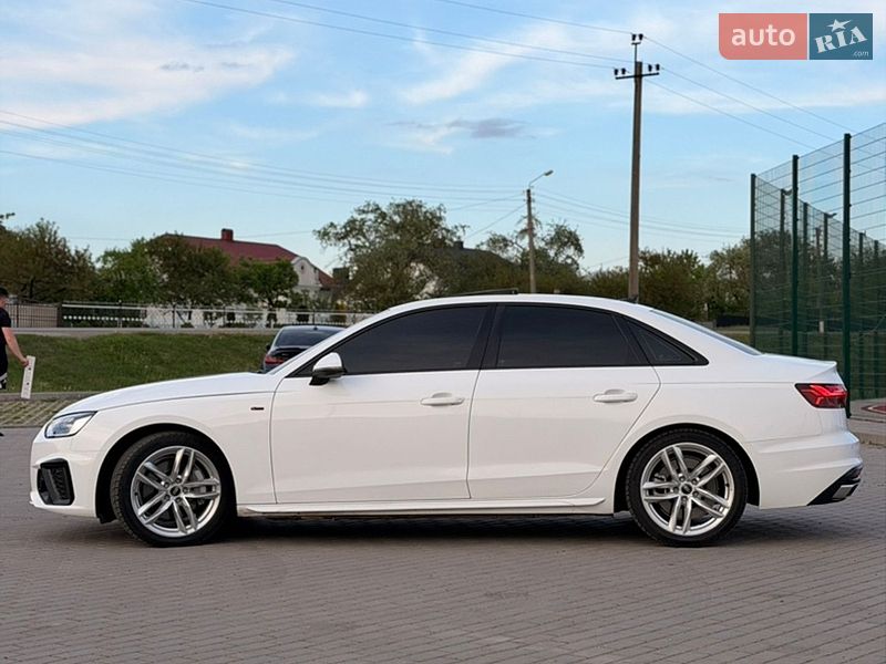 Седан Audi A4 2023 в Бучачі