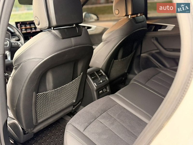 Седан Audi A4 2023 в Бучачі
