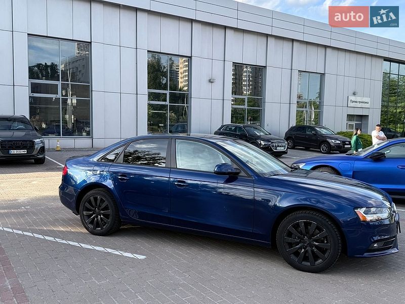 Седан Audi A4 2013 в Киеве