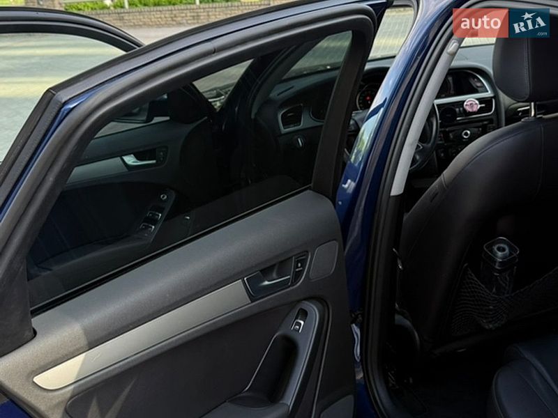 Седан Audi A4 2013 в Киеве