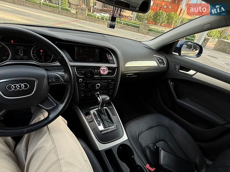 Седан Audi A4 2013 в Киеве