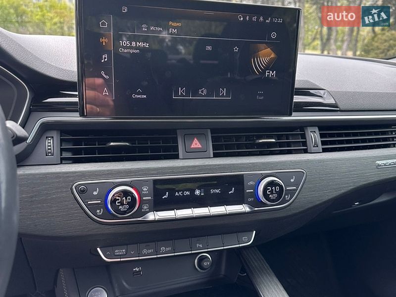 Седан Audi A4 2020 в Дніпрі
