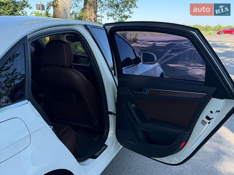 Седан Audi A4 2015 в Городку