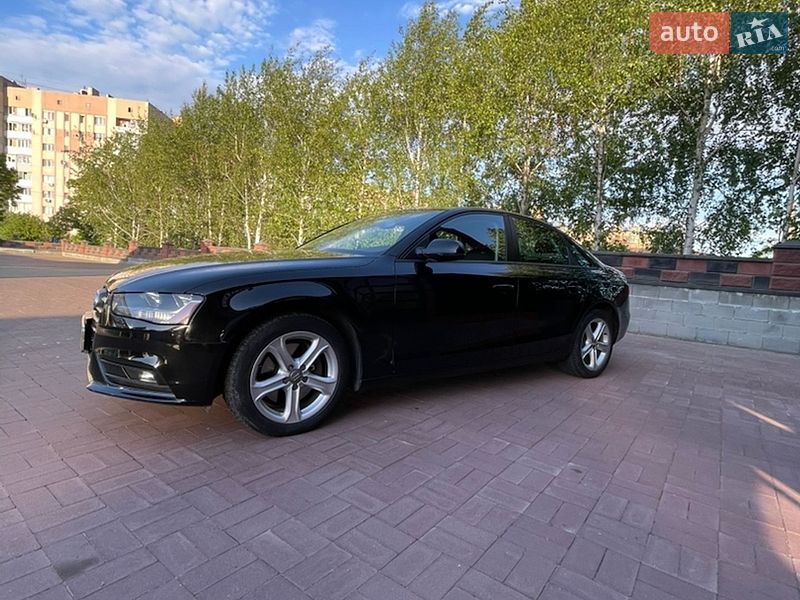 Седан Audi A4 2012 в Рівному