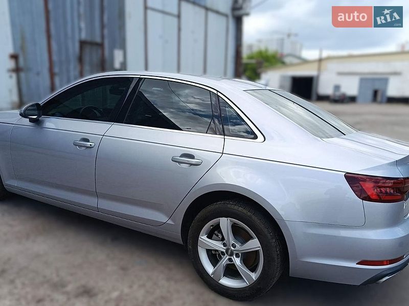 Седан Audi A4 2019 в Киеве