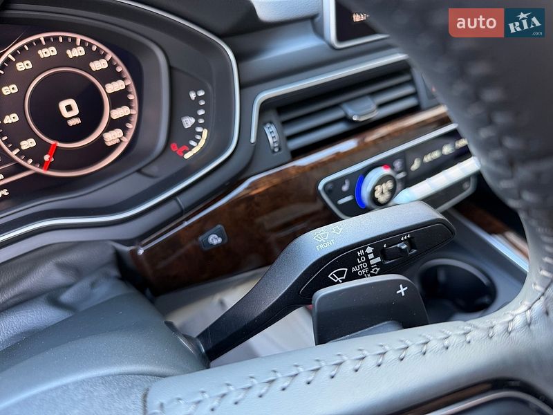 Седан Audi A4 2019 в Киеве