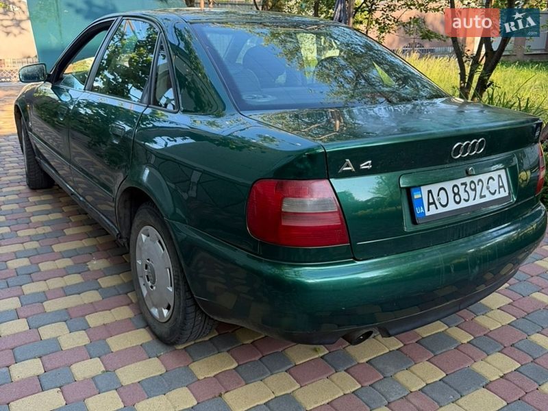 Седан Audi A4 1996 в Бедевлі