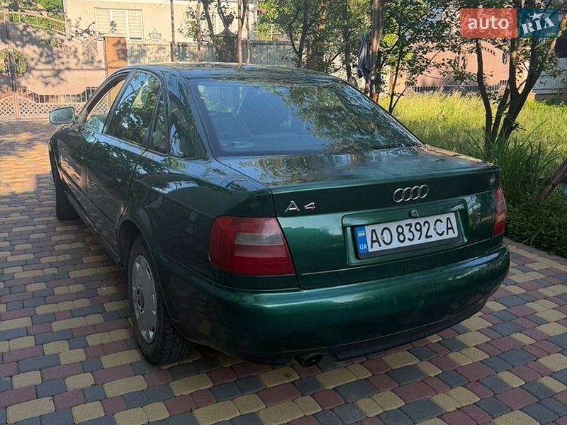 Седан Audi A4 1996 в Бедевлі