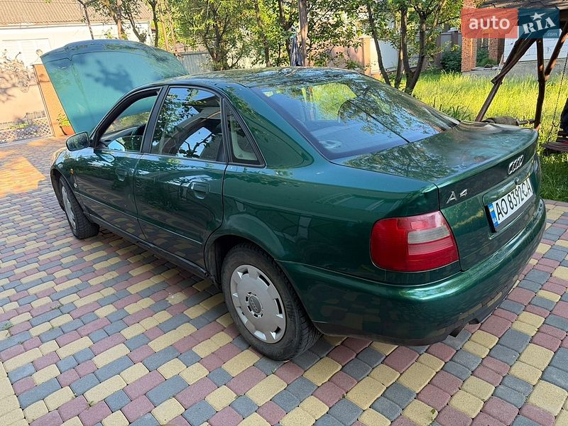 Седан Audi A4 1996 в Бедевлі