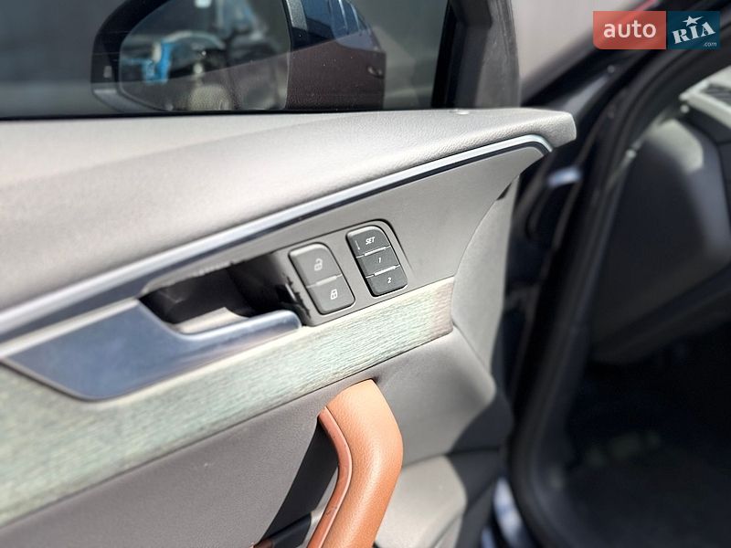 Седан Audi A4 2018 в Львові