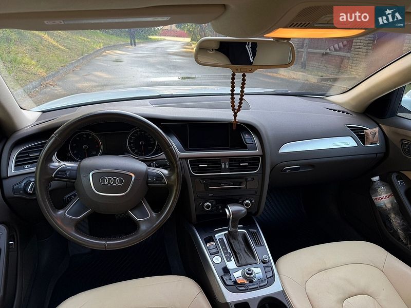 Седан Audi A4 2012 в Киеве