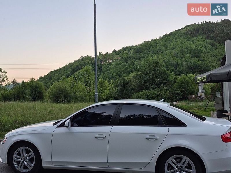 Седан Audi A4 2013 в Рахові