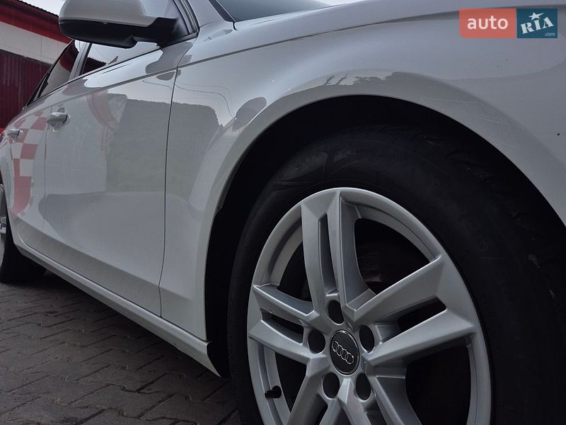 Седан Audi A4 2013 в Рахові