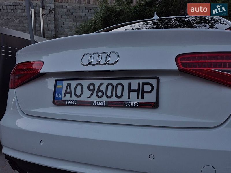 Седан Audi A4 2013 в Рахові