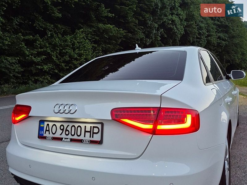 Седан Audi A4 2013 в Рахові