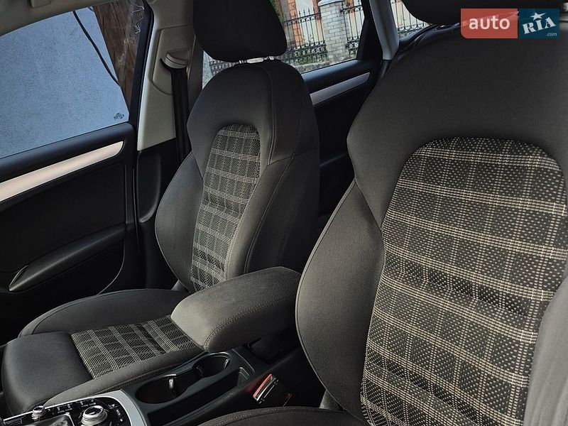 Седан Audi A4 2013 в Рахові