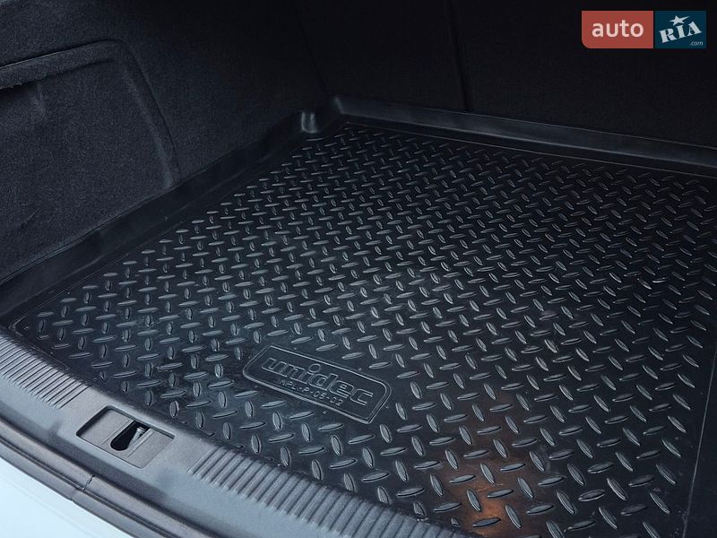 Седан Audi A4 2013 в Рахові