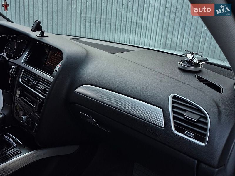 Седан Audi A4 2013 в Рахові