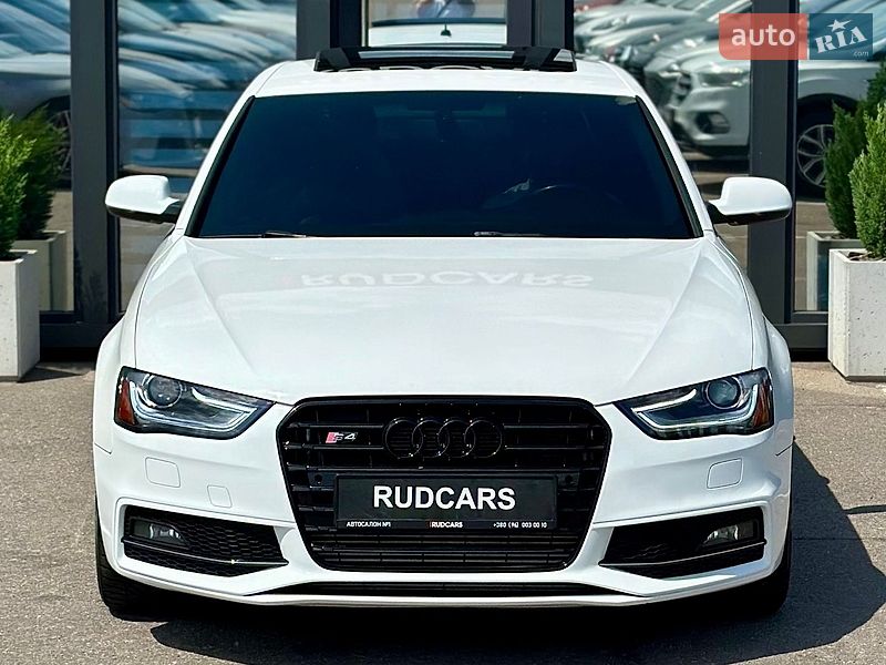 Седан Audi A4 2014 в Кременчуге