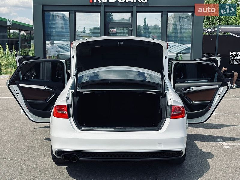 Седан Audi A4 2014 в Кременчуге