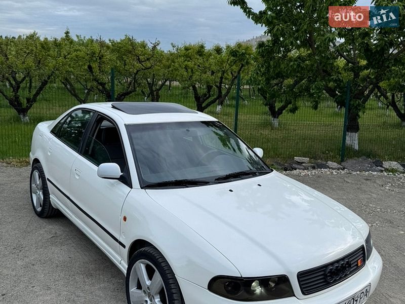 Седан Audi A4 1996 в Немішаєве