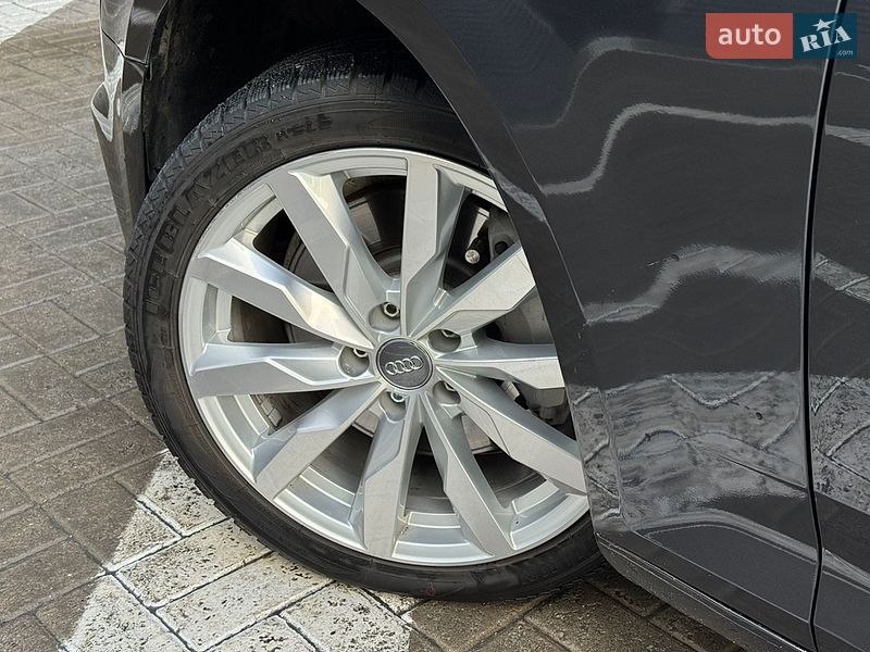 Седан Audi A4 2019 в Киеве