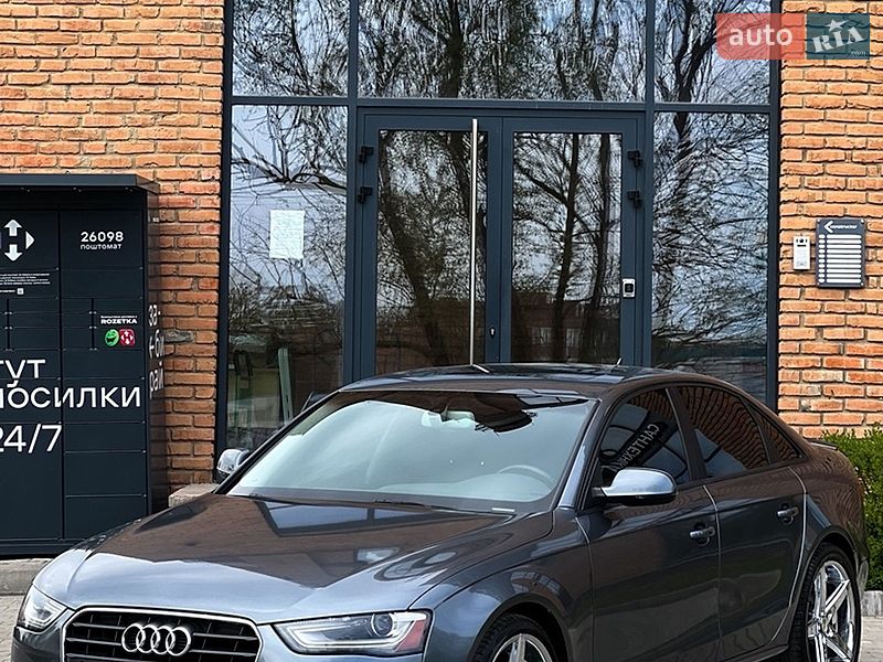 Седан Audi A4 2012 в Черновцах
