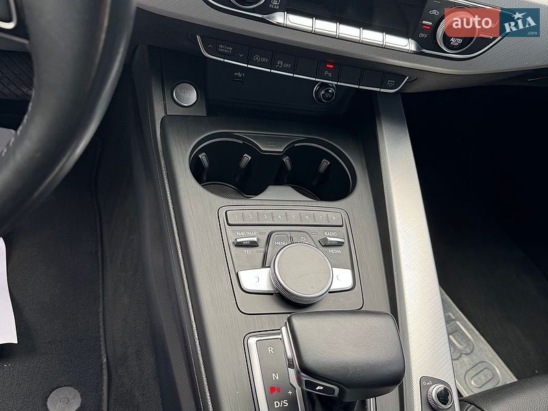Седан Audi A4 2017 в Львове