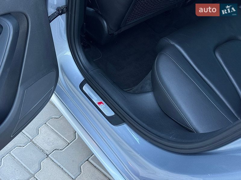 Седан Audi A4 2015 в Луцке